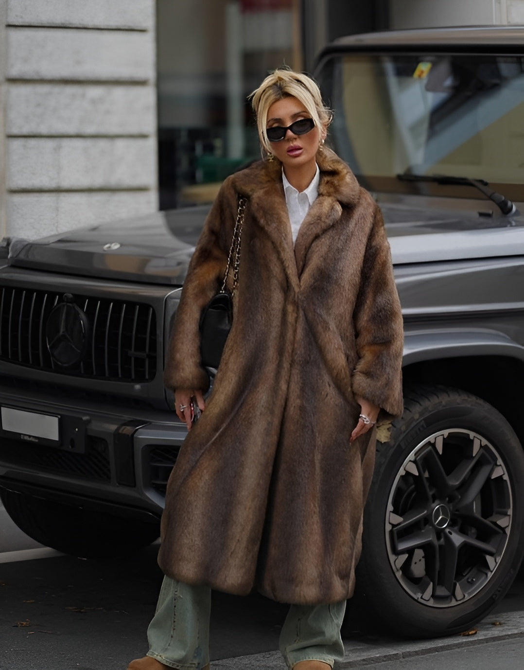 Hochwertiger Damen Wintermantel, lang und schick. Bietet optimalen Kälteschutz in der Wintermode.
