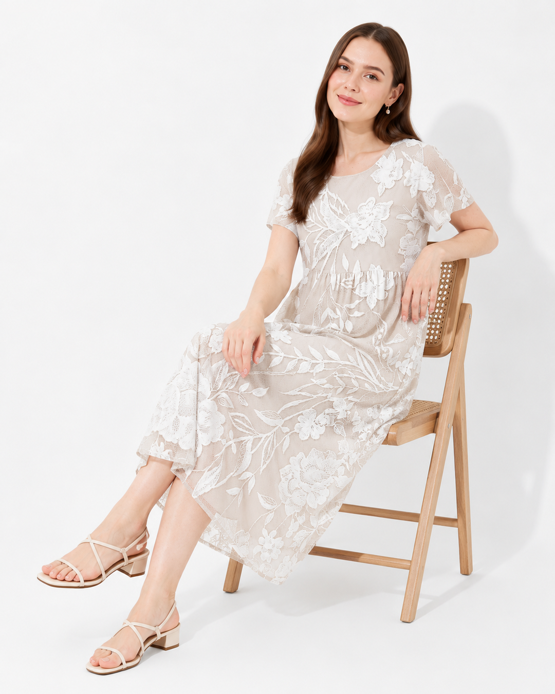 Elegantes weißes Damen Rundhals-Midikleid mit Kurzarm. Zeitloses A-Linien-Freizeitkleid für Sommer und Alltag.