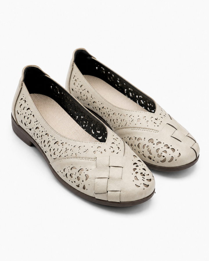 Atmungsaktive Damen Slip-On-Ballerinas mit Perforation, ideal als bequeme Freizeitschuhe.