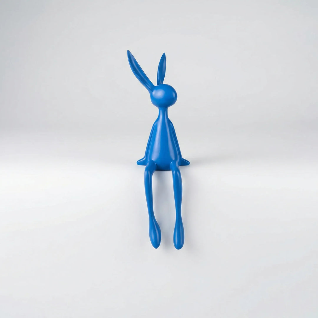 Dekorative sitzende Hasenfigur: Modernes, minimalistisches Design. Vielseitiges Kaninchen-Wohnaccessoire für Ostern & mehr.