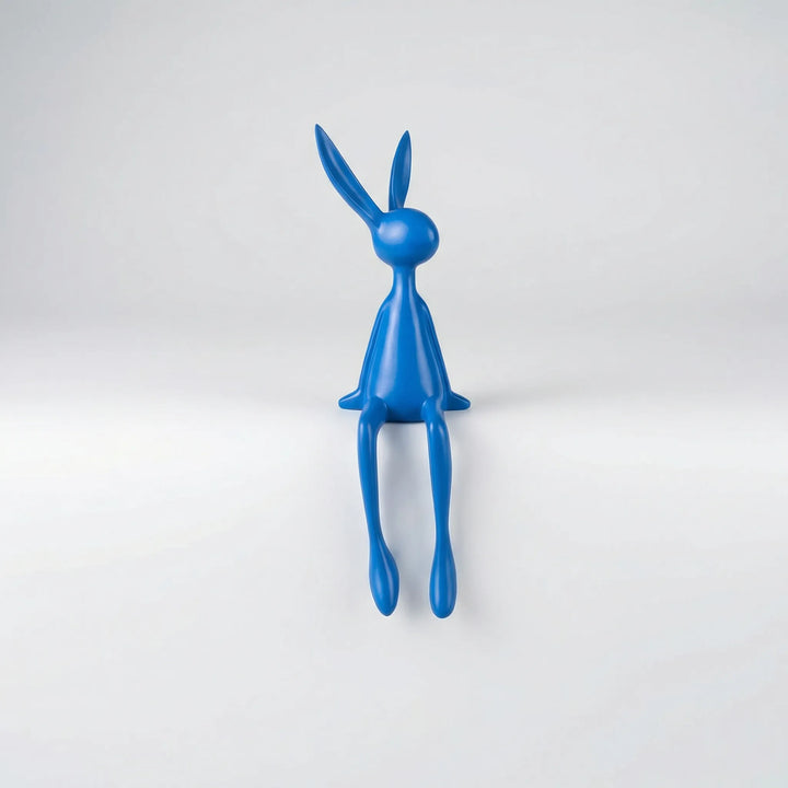 Dekorative sitzende Hasenfigur: Modernes, minimalistisches Design. Vielseitiges Kaninchen-Wohnaccessoire für Ostern & mehr.