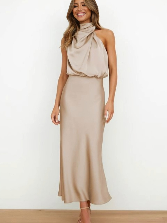 Festliches Neckholder Abendkleid für Damen, lang und glamourös, ein Blickfang für besondere Events.