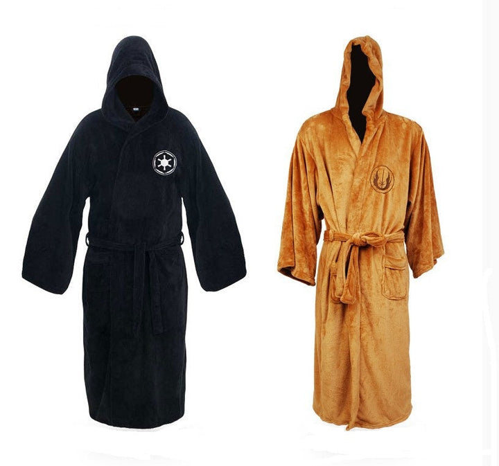 Warmer, langer Herren Bademantel in eleganter Farbe, ideal als Morgenmantel für Komfort und Entspannung.