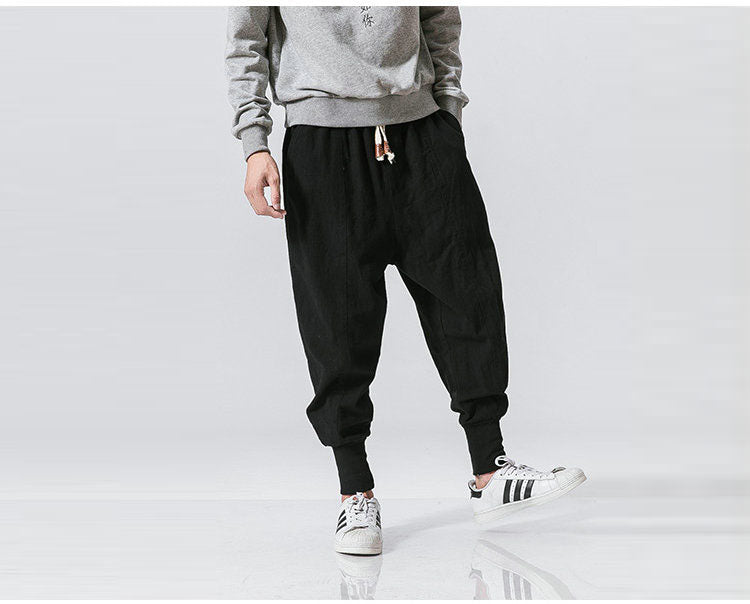 Bequeme Herren Baggy Haremshose, ideal als Freizeithose oder Sporthose für urbanen Style.