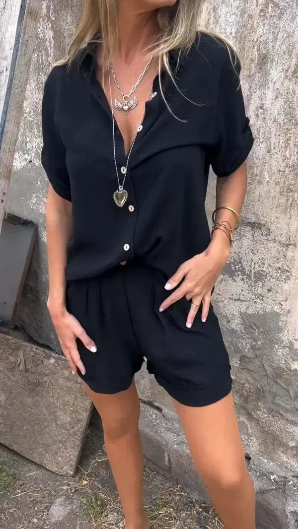 Bequeme Damen Shorts für Strand und Freizeit, kombiniert im stilvollen Sommer Co-Ords Set.