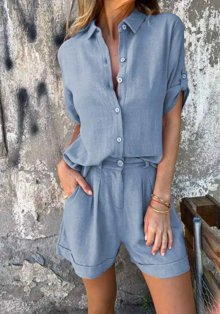 Leichtes Damen Zweiteiler Set: Atmungsaktives Hemd & Shorts für einen entspannten und eleganten Stil.