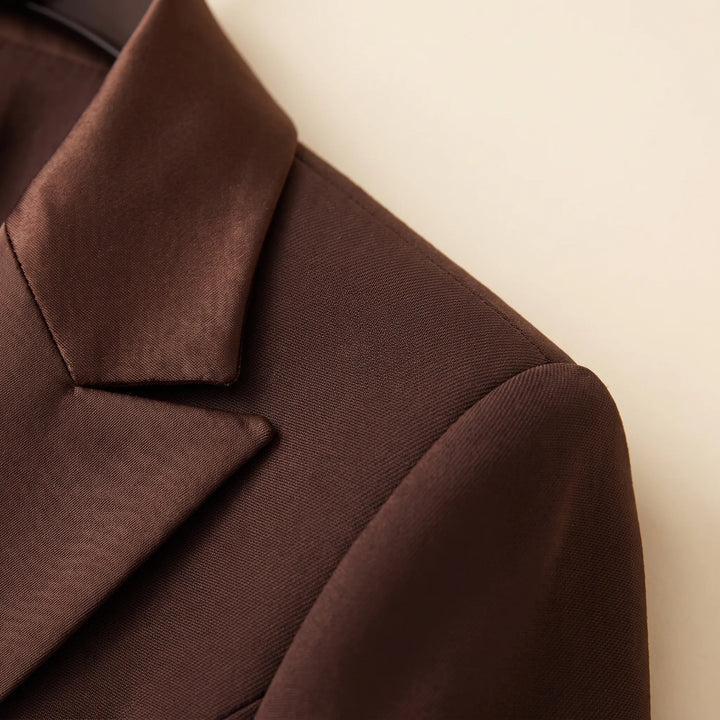 Vielseitiger Damen Hosenanzug, geeignet für Freizeit & Business. Eleganter Zweiteiler, stilvolles Herbstmode Outfit.