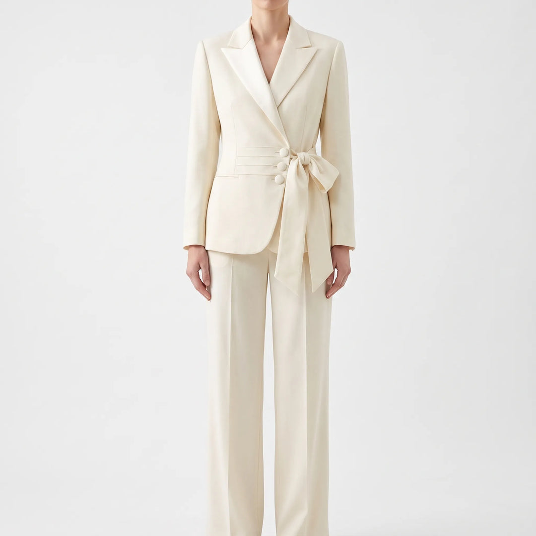 Chicer Damenanzug, bequemer Hosenanzug für Frauen. Elegante Businesskleidung, die Vielseitigkeit bietet.