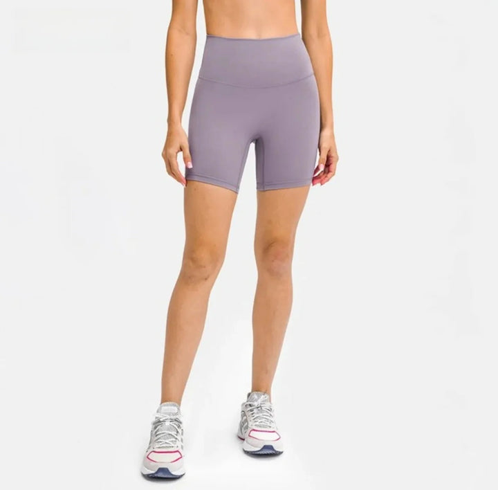 Damen Trainingsshorts: atmungsaktiv, dehnbar, schnelltrocknend. Ideal für jede Aktivität.