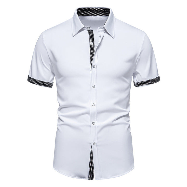 Stilvolles Herren Kurzarmhemd mit Polka-Dot Design und Kentkragen. Vielseitiges Sommerhemd für Freizeit und moderne Herrenmode.