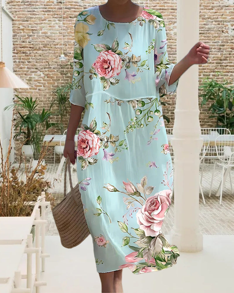 Bequemes Damen Sommerkleid mit lebhaftem Blumenmuster. Vielseitiges Casual-Kleid für elegante Freizeit-Looks im Urlaub.