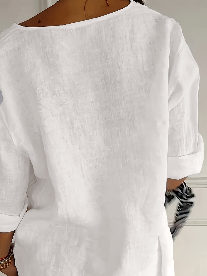 Komfortable Damen Bluse mit Knopfleiste, 3/4-Ärmeln, modisch und leicht für warme Tage.