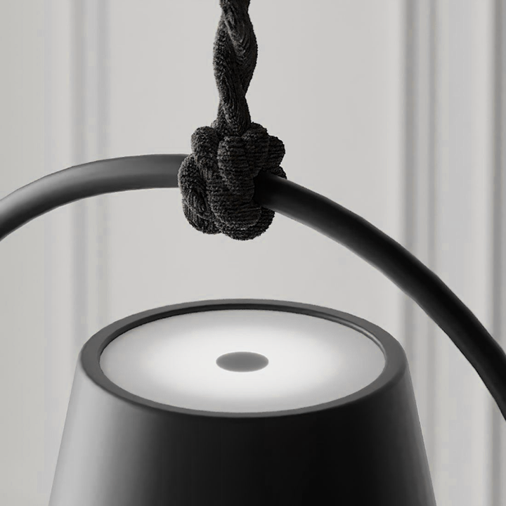 Dimmbare Akku-LED-Beleuchtung, tragbar & kabellos. Moderne Innen- & Außenlampe für flexible Nutzung.