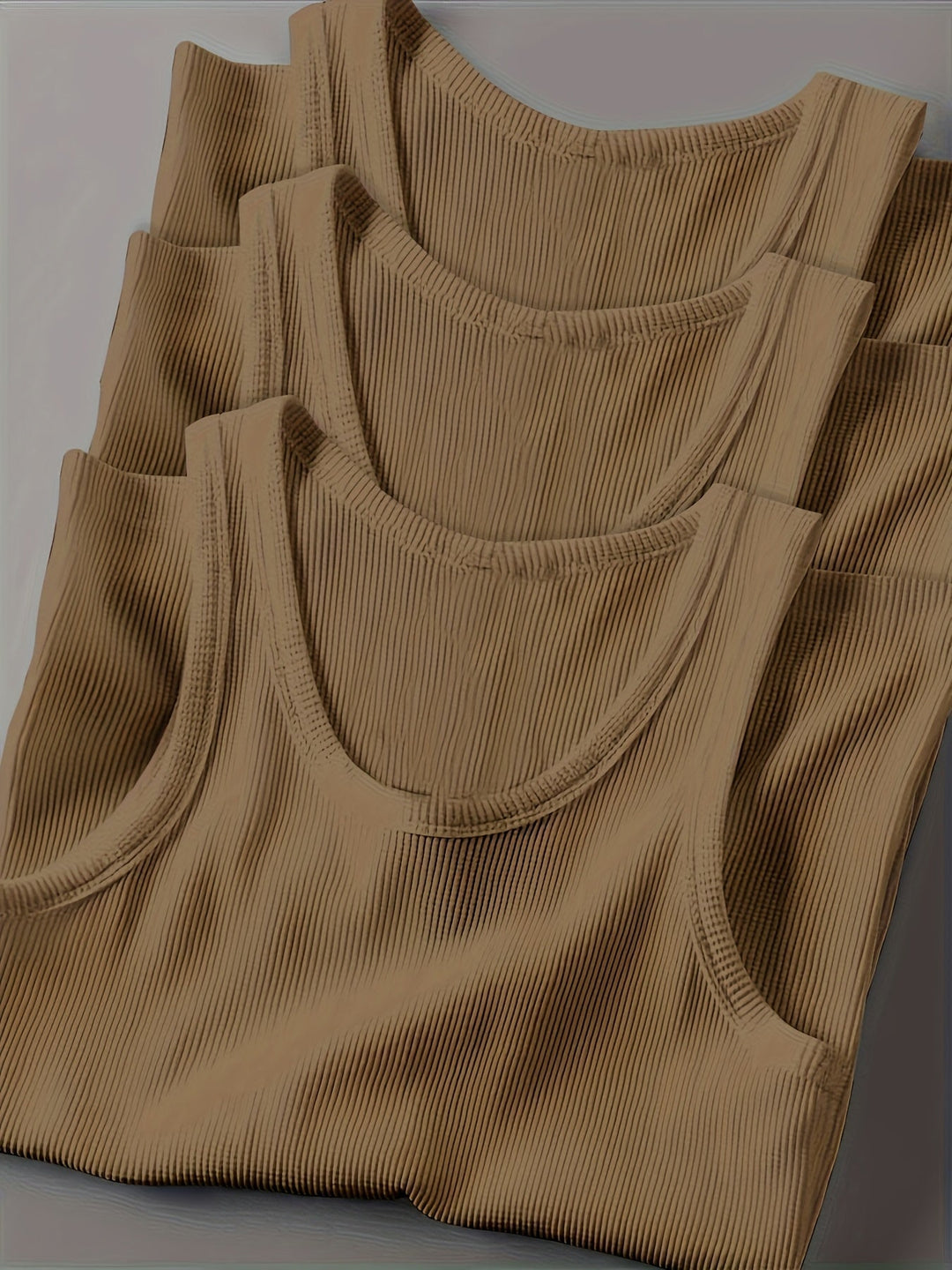 Geripptes Herren Tanktop Set für Sport & Freizeit, bequeme Activewear in klassischem Design.