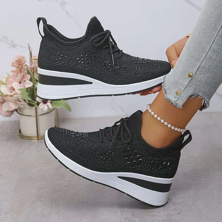 Damen-Sneaker mit glitzerndem Strass, Fußgewölbestütze & stoßdämpfender Keilsohle.