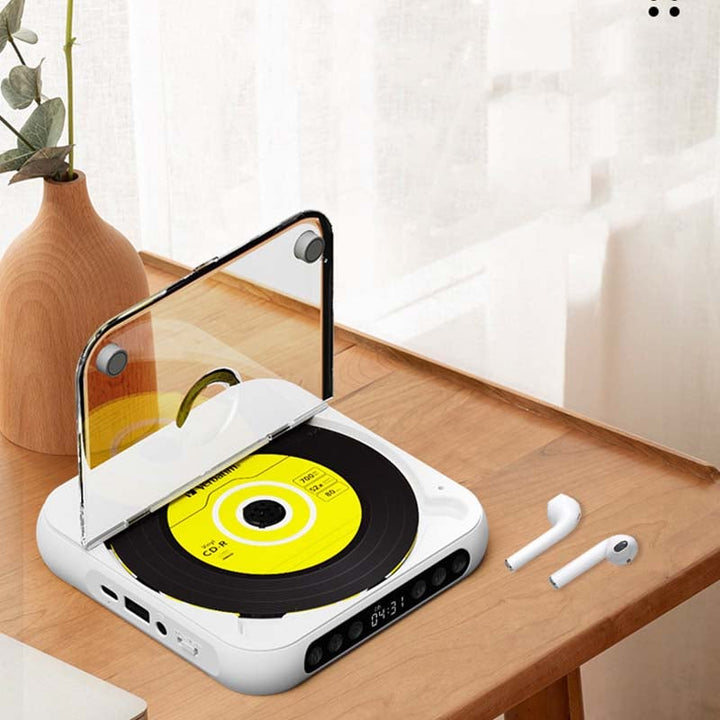 Mobiler Musikplayer wird geladen, CD-Player mit Akku für unbegrenzte Musik überall.