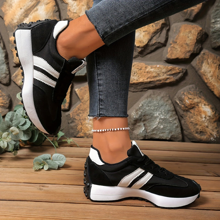 Damen Sneaker mit Retro-Design & Streifen, Low-Top Freizeitschuhe für einen frischen Look.