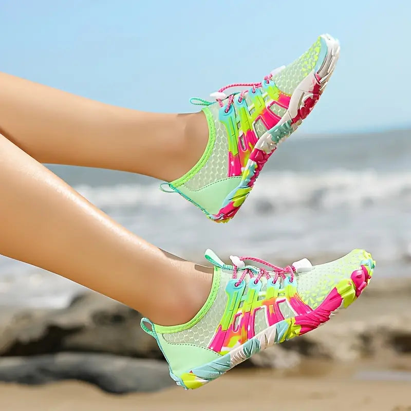 Leichte WaveFlex Damen Wasserschuhe, perfekt als Badeschuhe oder Schwimmschuhe. Flexible Barfuß-Option.