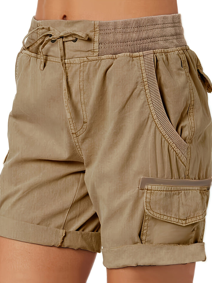 Moderne Damen Freizeithose: Cargo Shorts mit verstellbarem Kordelzug.