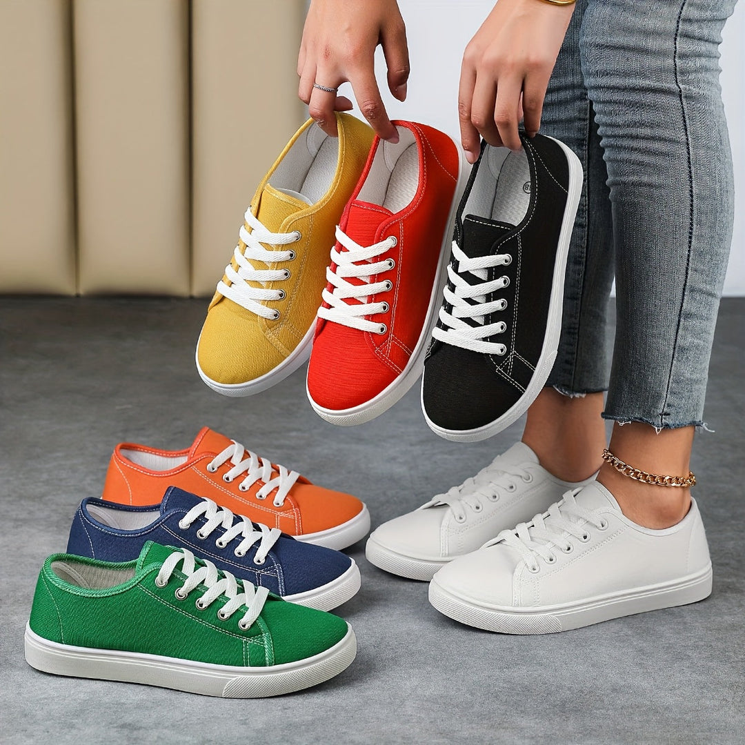 Stylische Low-Top Damen Freizeitschuhe mit Schnürung, perfekt für sportlich elegante Looks.