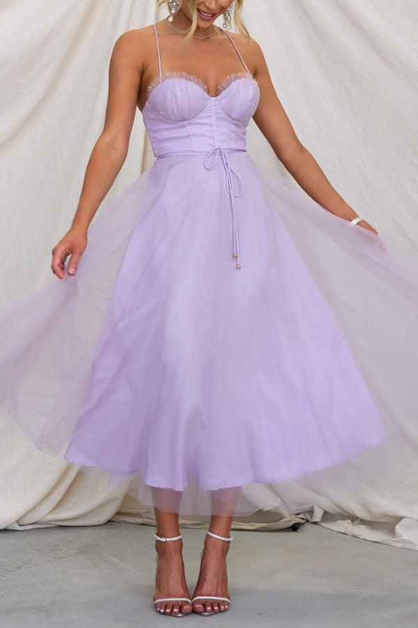 Langes Sommer-Maxikleid, ärmellos, leicht und fließend, perfekt für warme Abende.