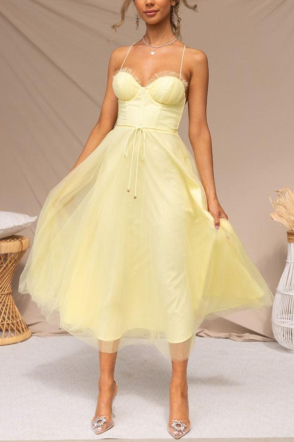 Modisches Damen Abendkleid, knöchellang, mit zarten Trägern, elegante Passform.