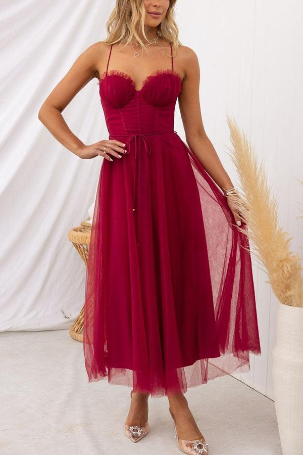 Elegantes Damen Maxikleid, zeitloses Design, Träger, knöchellang, vielseitig kombinierbar.