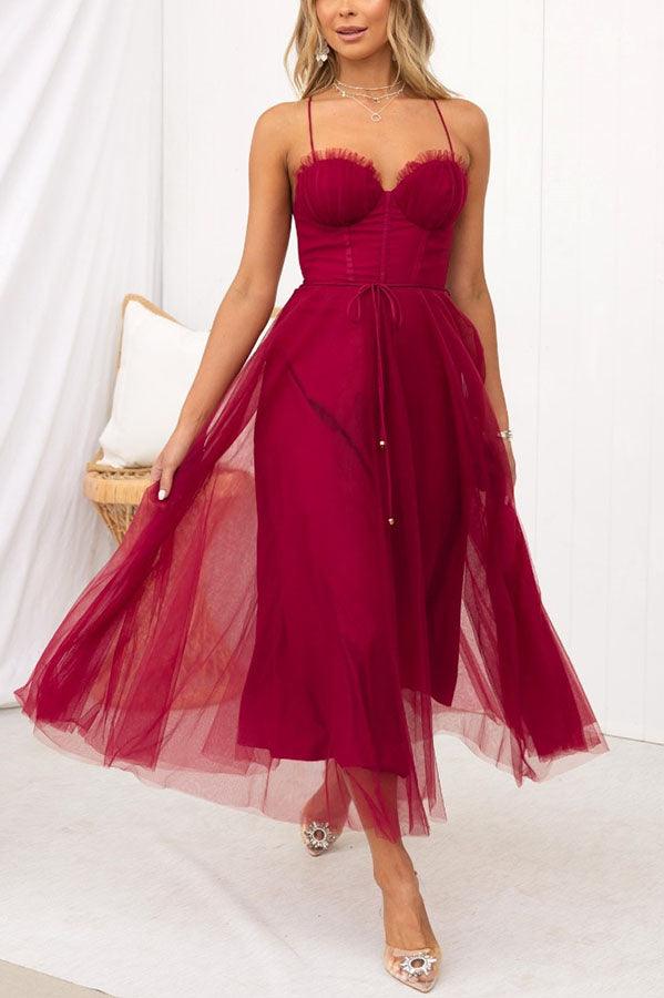 Festliches Trägerkleid für Damen, ärmelloses Maxikleid, schmeichelhafte Silhouette.