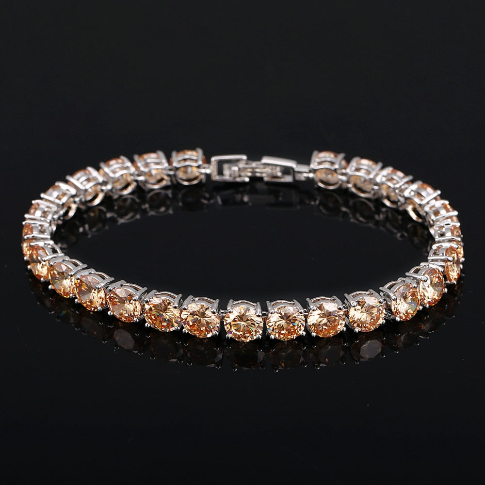 Damen Glitzerarmband: Roségoldenes Tennisarmband aus Messing mit strahlendem Kristallherz und Zirkonia.