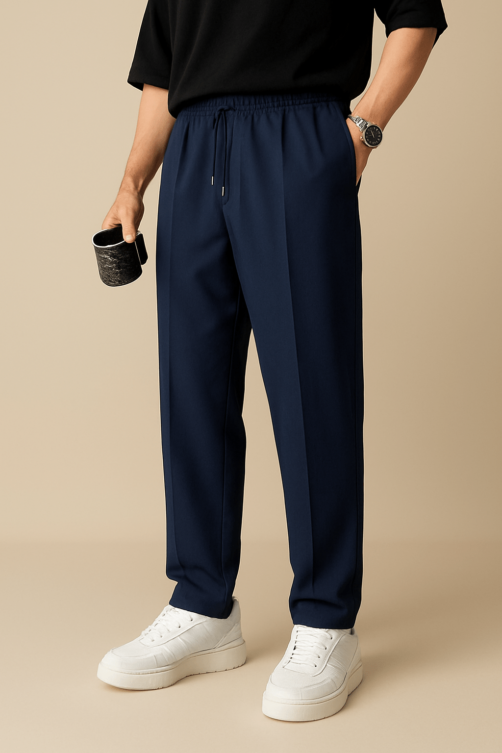 Modische schwarze Herren Chino Hose, stilvoll für Alltag & Business, mit Bundfalte.