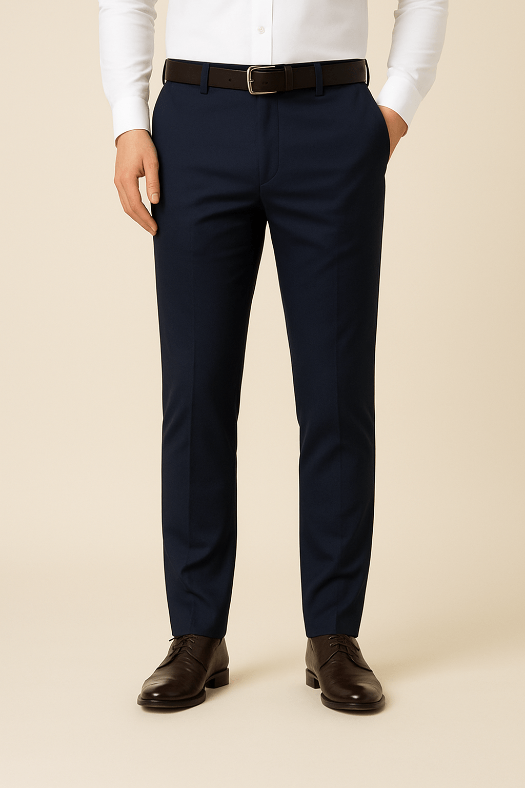 Moderne Slim Fit Herrenhose, schmal geschnitten, flexibel und komfortabel. Ideal für Business & Freizeit als Stoffhose.