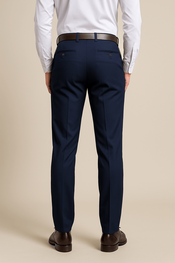 Komfortable, flexible Slim Fit Herrenhose mit schmalem Schnitt. Moderne Stoffhose ideal für Business & Freizeit.