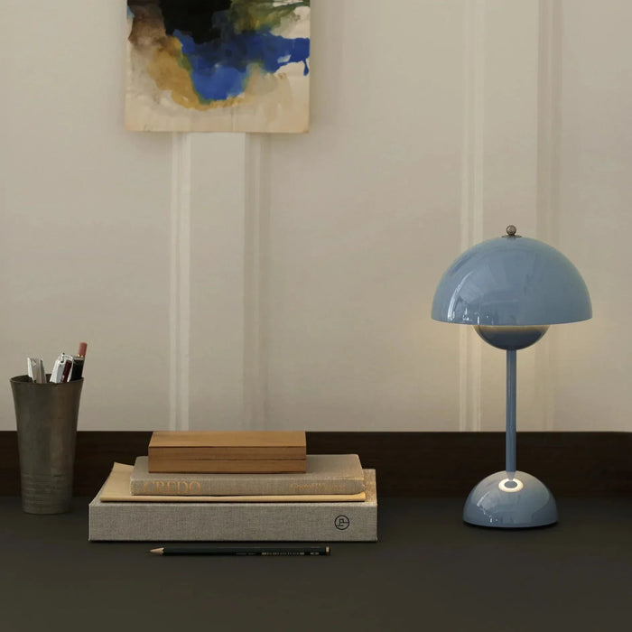Stilvolle AuroraGlo Akzentbeleuchtung, LED-Tischlampe für ein gemütliches Wohnzimmerambiente. Zeitloses Design.