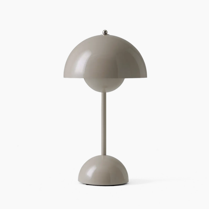 Moderne AuroraGlo LED-Tischlampe, zeitloses Design, dimmbare Ambientebeleuchtung für stilvolle Räume.