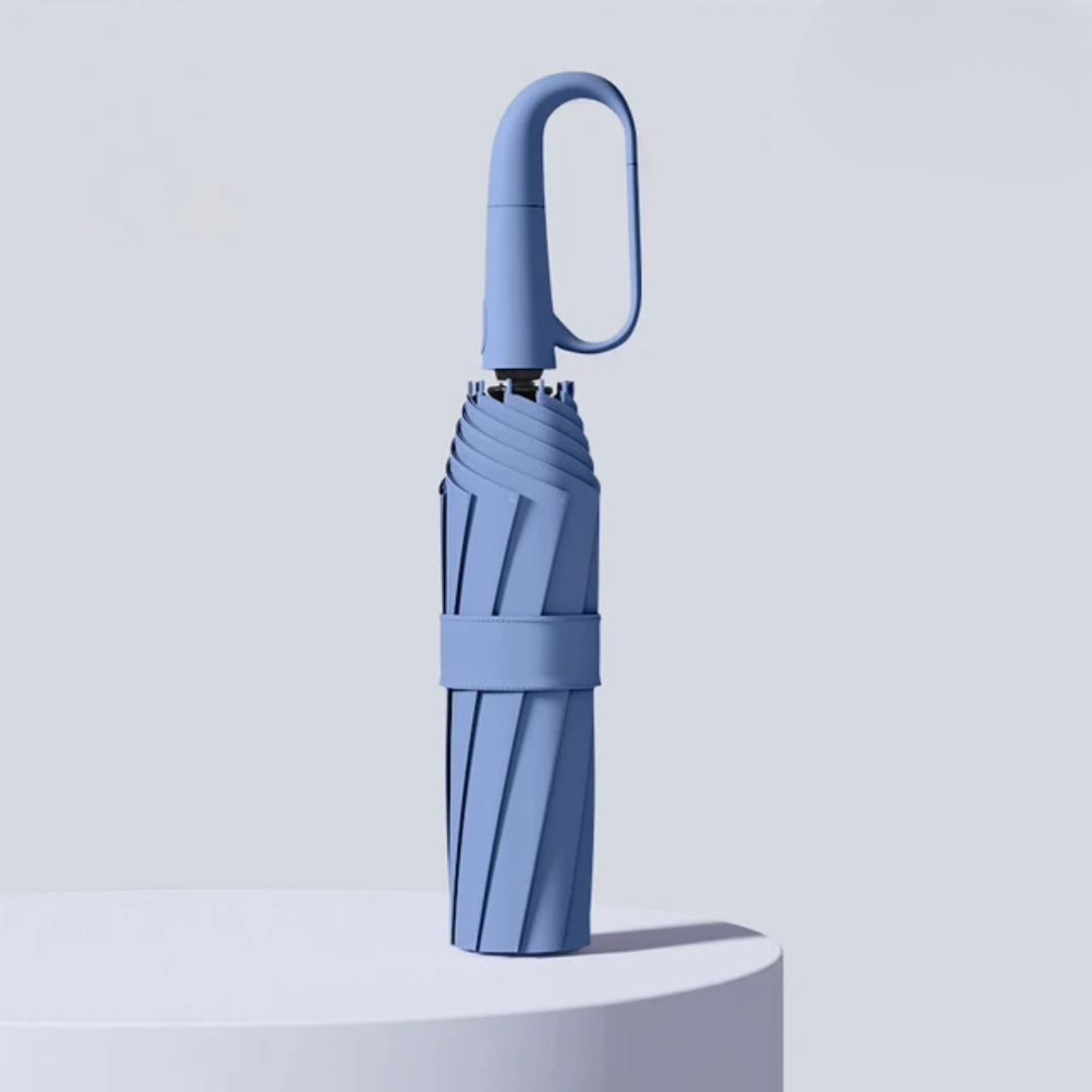 Moderner Automatik-Regenschirm mit reflektierenden Details, perfekt für Pendler bei schlechtem Wetter.