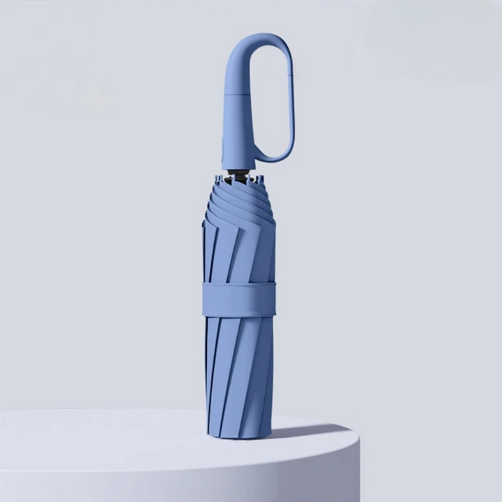Moderner Automatik-Regenschirm mit reflektierenden Details, perfekt für Pendler bei schlechtem Wetter.