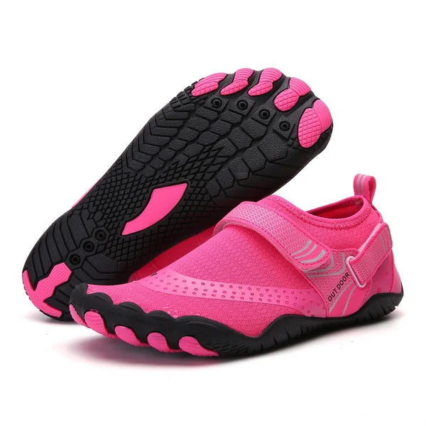 Vielseitige unisex Outdoorschuhe in modernem Design für alle Wasseraktivitäten.