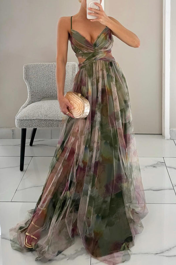 Schickes Falten-Maxi-Kleid in leuchtendem Orange, luftig und bequem für warme Sommertage.