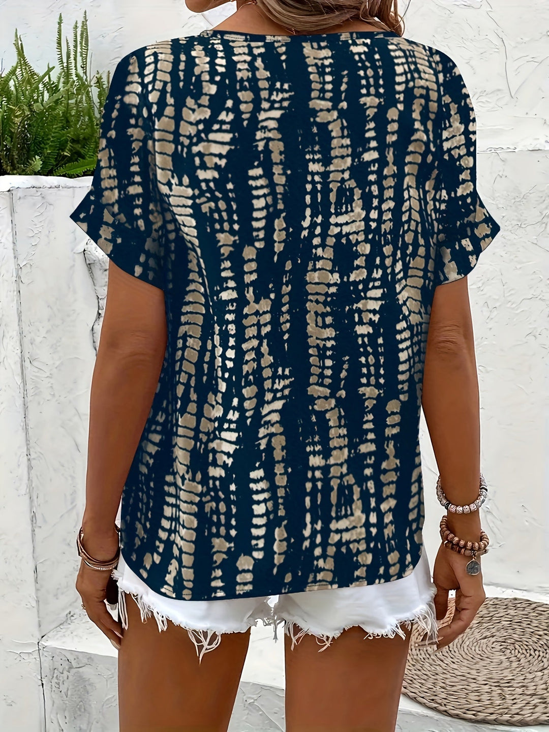 Leichte Damen Kurzarmbluse mit elegantem Print, bequem und stylisch für den Sommer.