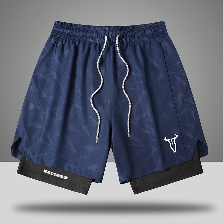 Gestaapelte Herren Trainingsshorts. Bereit für Sport, Laufen, Fitness und einen aktiven Sommer.
