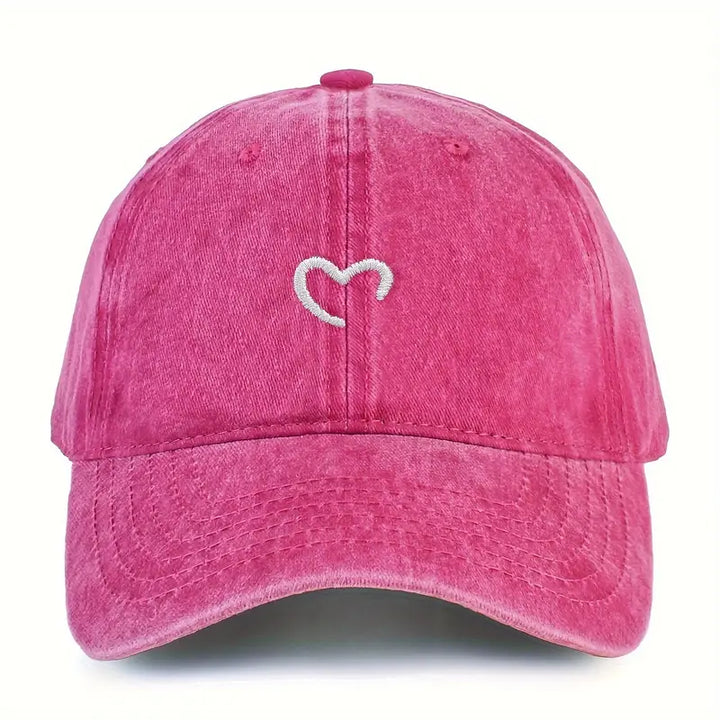 Bequeme Damen Baumwoll Mütze mit Herzmotiv Stickerei. Perfekte Sommer Kappe.