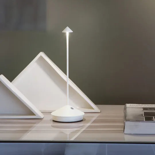 Flexible kabellose LED-Lampe im modernen Design, ideal als Deko-Lampe für jeden Raum.