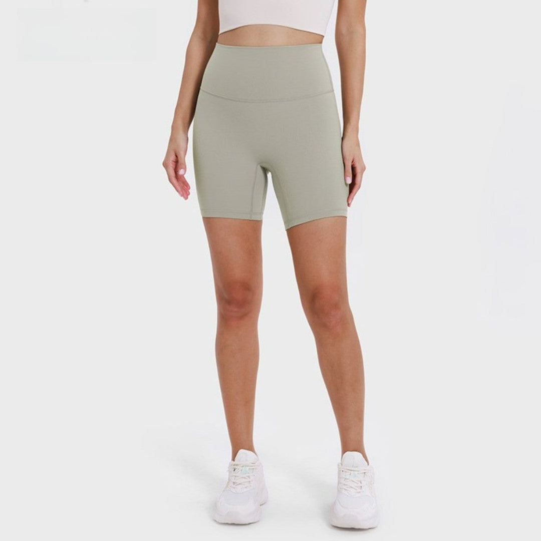 Bequeme Damen Fitnessshorts für Yoga und Freizeit; atmungsaktiv und dehnbar.
