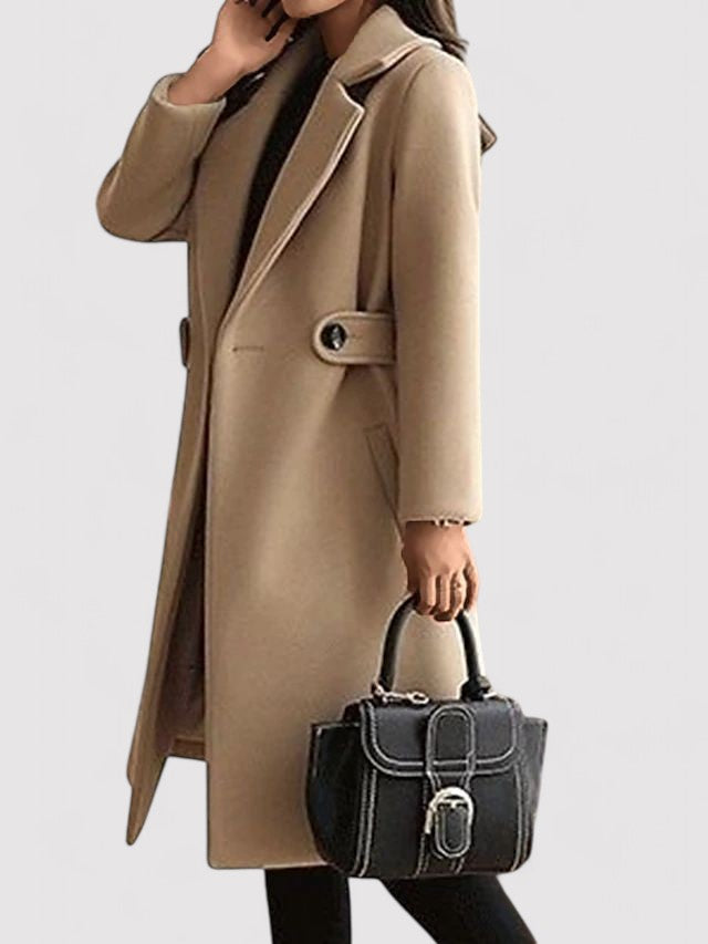 Warmer Damen Wintermantel in klassischem Design mit Gürtel, ideal für Komfort und Stil im Winter.