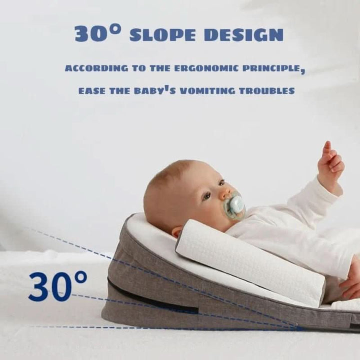 Ergonomisches Neugeborenenkissen: Seitenschläferkissen mit Anti-Reflux-Neigung, bietet sichere Schlafhilfe im Babyzimmer.