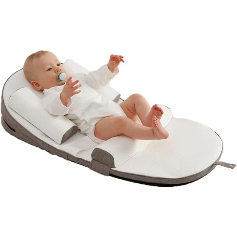 Gesunder Babyschlaf: Hypoallergenes Seitenschläferkissen mit Anti-Reflux-Neigung, speziell für Neugeborene entwickelt.