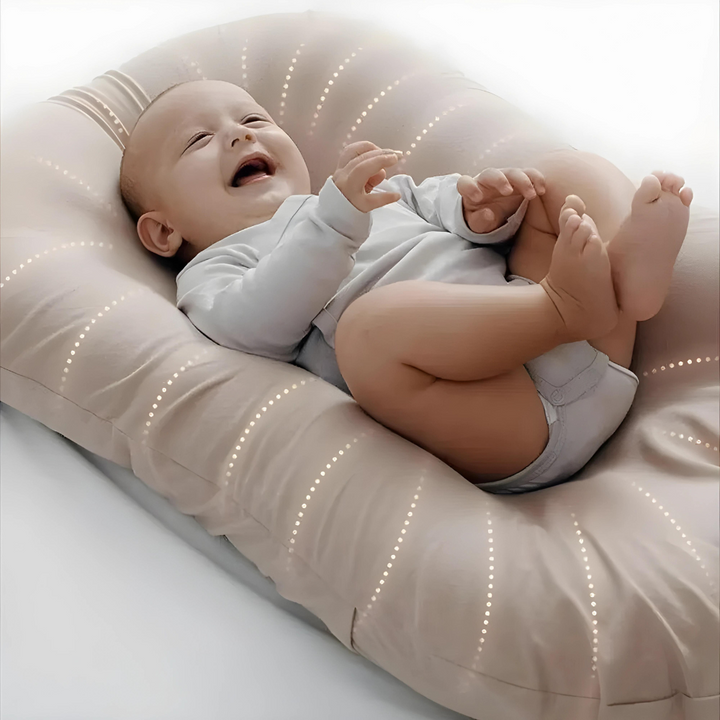 Orthopädisches Babykissen für gesunden Kopf & Nacken; beugt Flachkopf vor, fördert Babygesundheit.