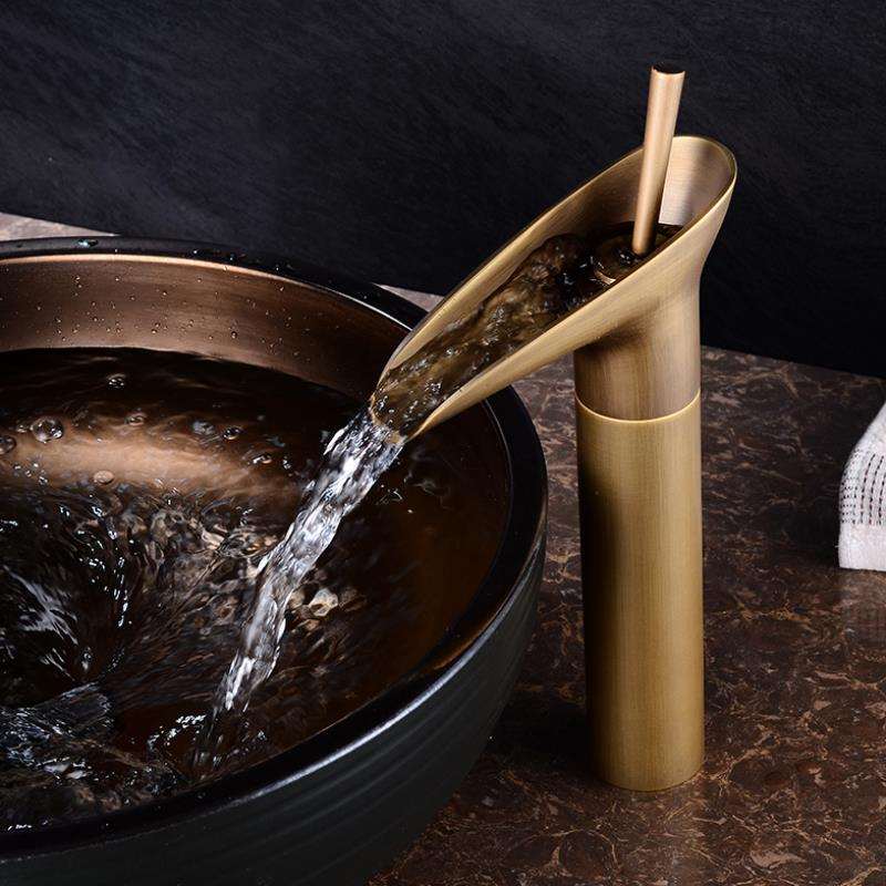 Luxus Wasserfall Waschtischarmatur für modernes Badezimmer, Einloch-Badarmatur.