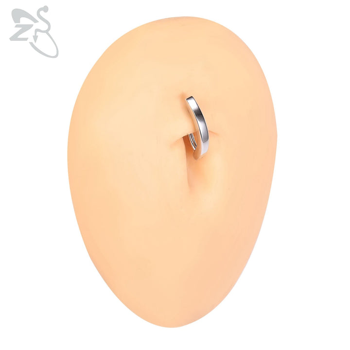 Trendiges Bauchnabelpiercing aus 925er Silber für Damen, ein vielseitiges Sommer-Accessoire.