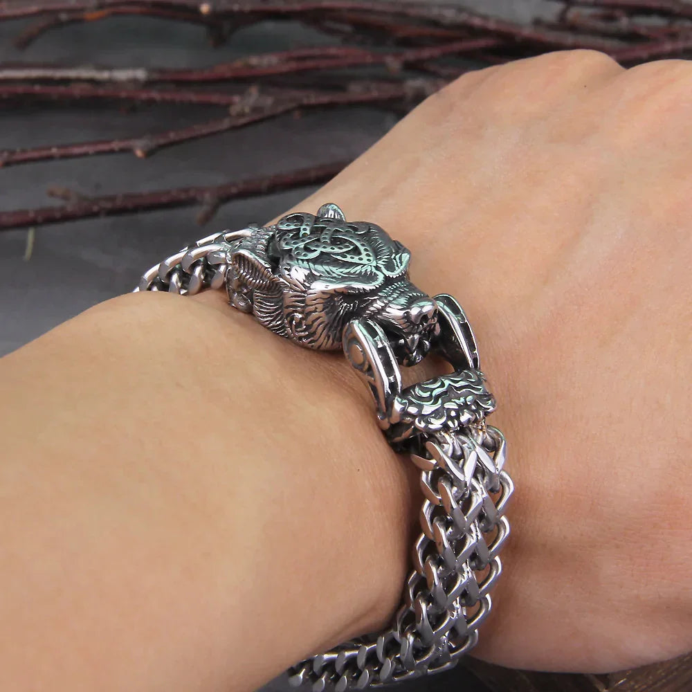 Hochwertiges, robustes Herren-Wikinger-Armband aus massivem Silber im nordischen Stil, ein Unikat mit Charakter.